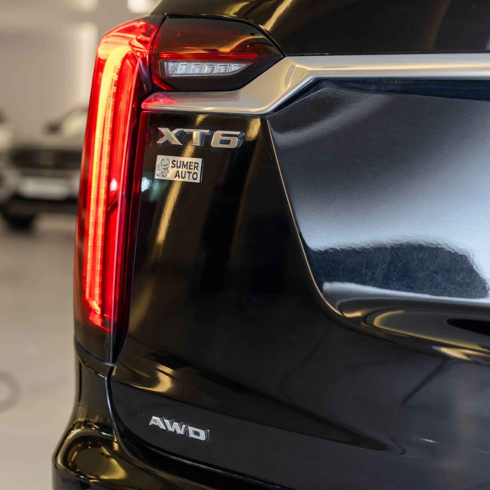 ‎🚘 للبيع – Cadillac XT6 موديل 2023 – اللون الأسود الفاخر

‎💰 ( فحص مؤقت ) بدون رقم 

⸻
‎⚙️ المواصفات الفنية:
‎ • المحرك: 3.6 لتر V6 بقوة 310 حصان
‎ • ناقل الحركة: أوتوماتيك 9 سرعات سلس وسريع الاستجابة
‎ • نظام الدفع: دفع رباعي (AWD) – ثبات ممتاز على الطرق
‎ • الوقود: بنزين
‎ • عدد الكيلومترات: [أدخل الرقم هنا]
‎ • التسارع: من 0 إلى 100 كم/س في 6.9 ثانية
‎ • استهلاك الوقود: حوالي 9.4 لتر لكل 100 كم (قيادة مختلطة)
ماشی ٨٧ الف مایل

⸻
‎🎯 المزايا الداخلية:
‎ • مقاعد جلد طبيعية فاخرة – 3 صفوف تتسع لـ 7 ركاب
‎ • مقاعد أمامية كهربائية مع خاصية التدفئة والتبريد
‎ • مقاعد الصف الثاني قابلة للطي والإنزلاق بسهولة
‎ • نظام صوت Bose فاخر بـ 14 سماعة لتجربة صوتية راقية
‎ • شاشة لمس وسطية 8 إنش + دعم Apple CarPlay و Android Auto
‎ • تحكم بالمناخ ثلاثي المناطق لكل صف تحكم مستقل
‎ • سقف بانوراما واسع يمنح إحساس بالرحابة
‎ • شحن لاسلكي للهاتف + منافذ USB أمامية وخلفية
‎ • إضاءة داخلية محيطية متعددة الألوان
⸻

‎🛡 أنظمة الأمان المتقدمة:
‎ • 7 وسائد هوائية موزعة داخل السيارة
‎ • نظام الفرملة التلقائية في حالات الطوارئ
‎ • تحذير مغادرة المسار + المساعدة في البقاء ضمن المسار
‎ • كاميرا رؤية شاملة 360 درجة
‎ • مثبت سرعة متكيف بالرادار
‎ • نظام كشف المشاة والتنبيه قبل الاصطدام الأمامي
‎ • حساسات أمامية وخلفية لركن أسهل

⸻

‎🌟 المزايا الخارجية:
‎ • لون أسود لامع فاخر مع لمسات كروم
‎ • جنوط ألمنيوم 20 إنش تصميم رياضي أنيق
‎ • باب خلفي كهربائي بفتح آلي (Hands-Free)
‎ • مرايا جانبية كهربائية قابلة للطي مع تدفئة
‎ • زجاج خلفي مظلل للخصوصية
‎ • أضواء أمامية وخلفية LED بالكامل

⸻

‎📩 للتواصل والاستفسار:*********** السليمانية, العراق
