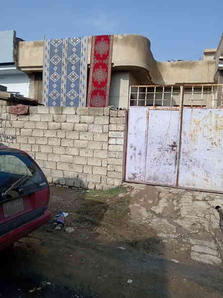 دار مساحه ١٥٠ متر الملائيين الثانية فرع جامع العادل طابق واحد غرفتين واستقبال ومشتملات وبدون كاشي وبدون سقف ثانوي السعر ٣٧ مليون ***********،،،،،، ***********
