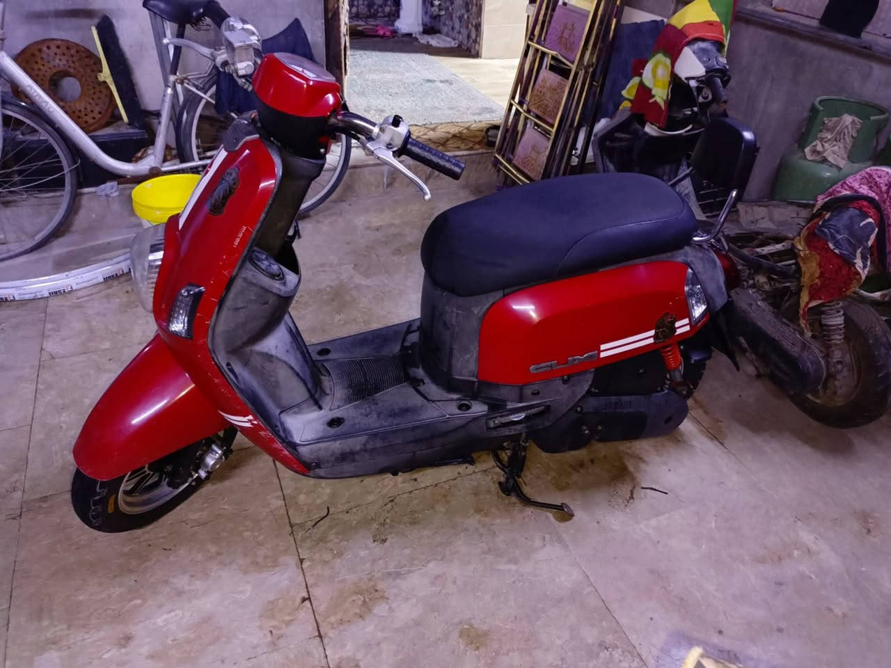 بوليسي للبيع ب 900 وبيها مجال 
***********
