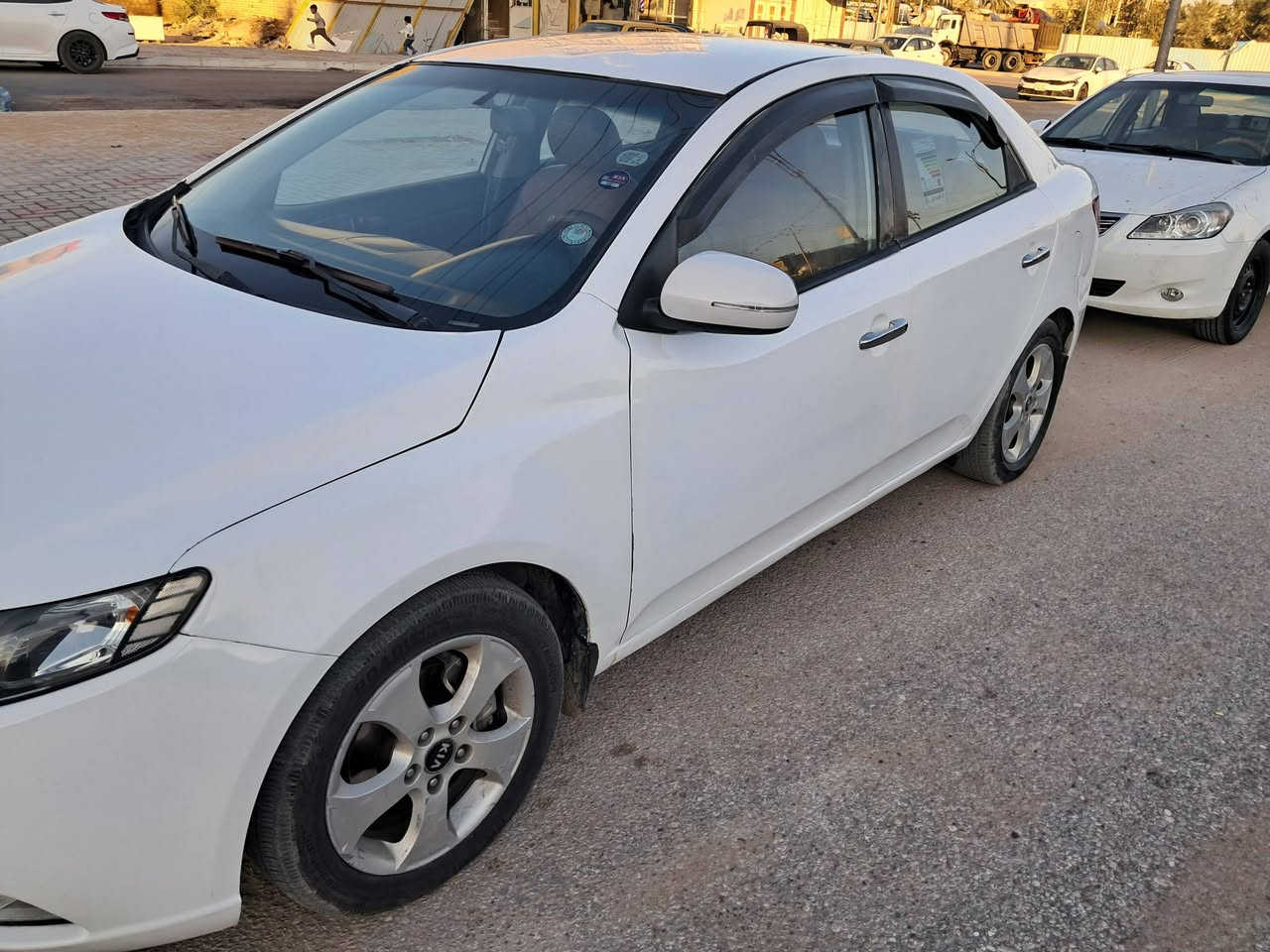 كيا سيراتو رقم جديد سنويه لل ٣١ هزه جديده سياره كامله من حداديه تبريد كيير مكينه سياره سابقن صبغ حزام او قطع مصبوغه بيه قبل لا اجدد الرقم حالين صبغته عام لون ثلجي مكفوله من الدواخل 
سياره بسمنه الي تعجبه سعره ٧٦ مكاني كربلاء *********** هذا رقمي.
