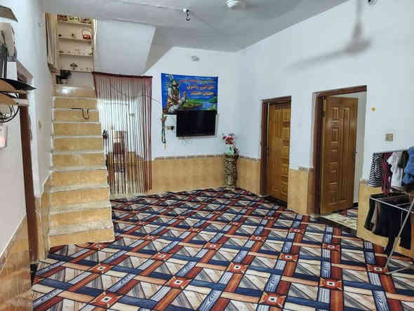 سلام عليكم بيت للبيع ديوانيه حي الزهراء شارع 20 قريب المشتل مساحه البيت 268 طابق واحد تلاثه غرف نوم مطبخ صاله براني 4في 10 زائد حمامات داخل وخارج كراج سيارات للمعلومات اكثر اتصل وتدلل ***********
