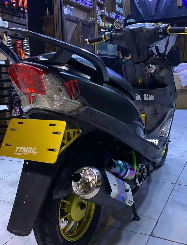 سلام عليكم 
ماكس عدلة لبيع مكينة ما مفتوحة الدراجة مكفولة وكلشي شغال لاياتات اشاير عداد كلجات رياضية سلف هندر عقل رياضي الدراجة بيهة مكاتبة واني راعيهة 
السعر 850 وبيهة مجال
العنوان البصرة 
الهاتف ***********
