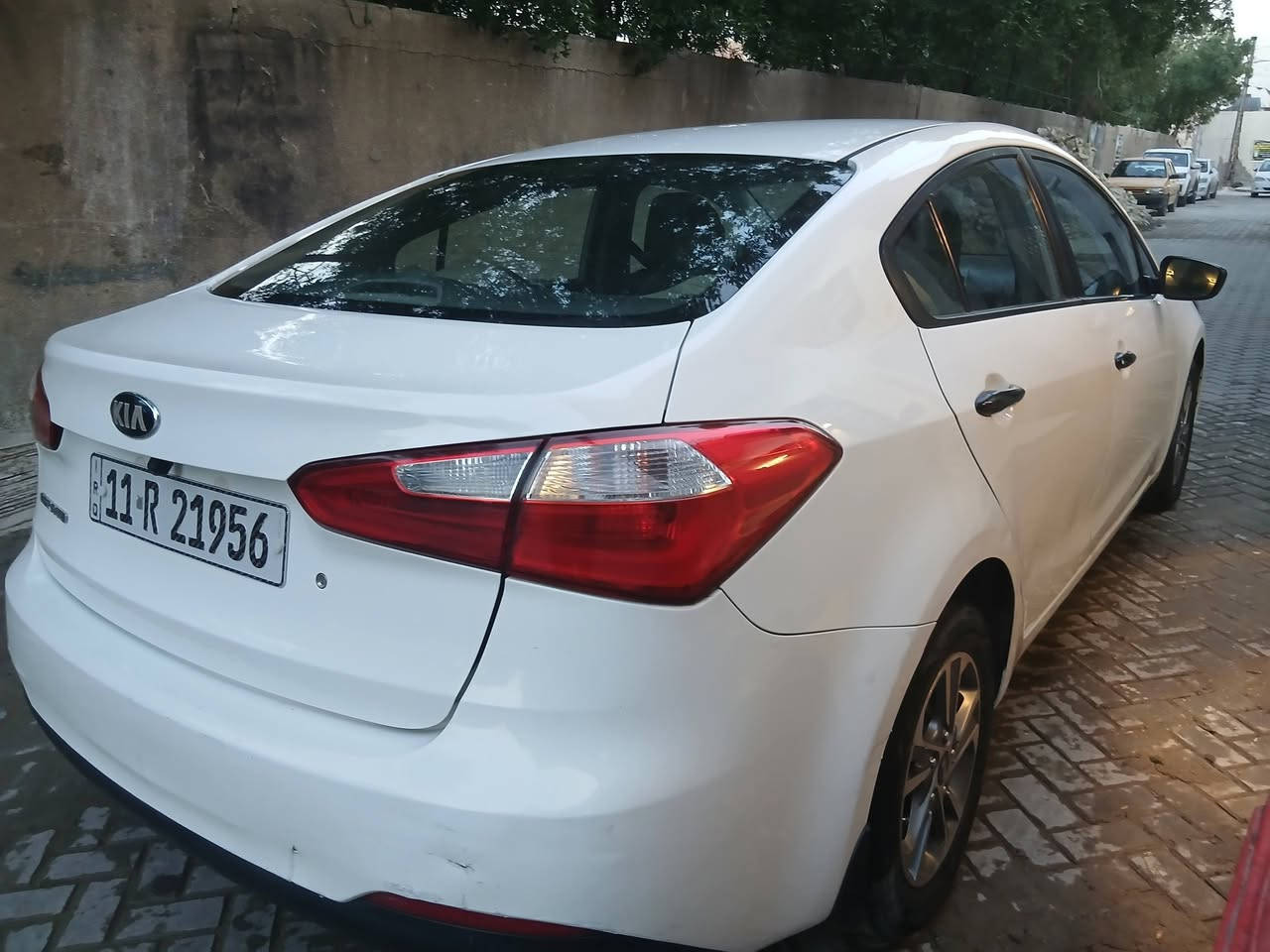 ٧ تفاصيل السيارة:
الموديل: 2015.
المحرك: 1600 دوش 
المواصفات: خليجي.
الرقم: بغداد (رقم جديد + هزة جديدة).
الملكية: مشروع وطني (ياسمي مباشرة).
كير + محرك + تبريد: مكفول وبشرط الفحص
مكانات   تعديل بارد    بدون صبغ 
• العنوان: بغداد 
السعر   115   ورقة - وبيه مجال بسيط                                        موبايل   ***********
