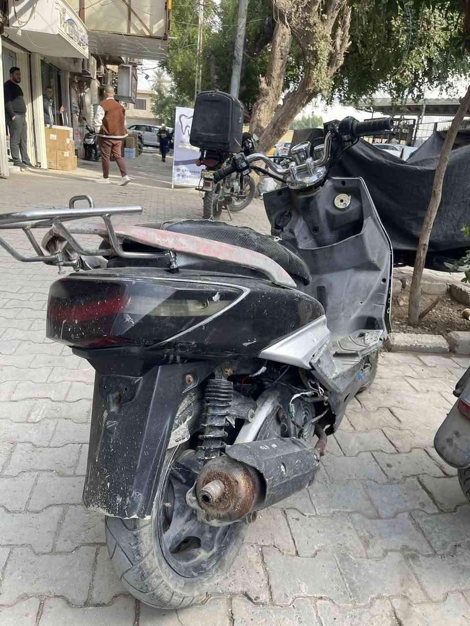 للبيع دراجه تشتغل سلف وهندر نركه وحده بس الدراجه متروكه وتايرها كاعد مكاني بغداد الثعالبه ارجع وكول الدراجه متروكه تجي اشغلكياها وانطيكياها 250 وبيها مجال  

مكاني بغداد الثعالبه 
***********
