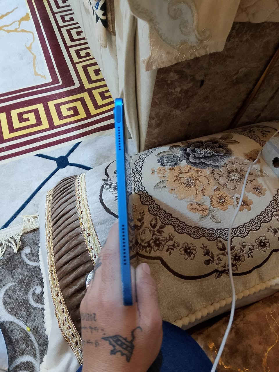 ايباد عشره ذاكيره 64بطاريه 89ايباد معراض بتلفون نضيف وكون يشتغل 120بوبجي ماكني برطله بس اجيك عل كوكجلي *********** ويه كفرات ثنين وفريز وكارتون
