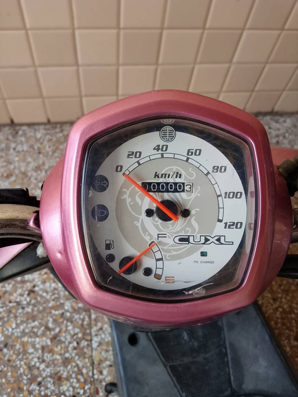 السلام عليكم بوليس للبيع كامله مكمله شغاله سلف وهندر كفرات مختمه بيه لايت زنون السعر 350 المكان مدينة الصدر 
***********
