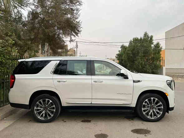 جي ام سي يوكن 2023 slt
بتره ( وارد أمريكي )
فول  مواصفات 
ضربتها چاملغ امامي أيمن مبدل بدون أيرباك بچم كبس ومبدل دعاميه دانلي للجماليه الباقي كفاله  عامة 
سياره جديده بمعنى الكلمه اي نقص ما بيهه 
داخلها لونين شمباني وبيجي 
(ماشية 22 ألف ميل)
رقم  بغداد ترقيم جديد بأسمي هزه وسنويه كله جديد
المحرك : V8.  5.3L المرغوب
المواصفات :
* بانوراما
* مصابيح أمامية زنون . 
* كشافات الضباب زنون . 
* المصابيح الأمامية مع LED . 
* حساسات . 
* شاشه كبيرة مع نظام ملاحة نفكيشن GPS .
* سستم صوت bose.
* مقاعد أمامية كهربائية عدد 2
* مقاعد أمامية تبريد وتدفئة . 
* تشغيل عن بعد . 
* مرايا متحسسة للاضاءة العالية .
* (بصمة) عدد٢.
العنوان: بغداد  / الغزاليه
السعر ٤٦٥ وبيها مجال
صور الحادث موجوده
***********
