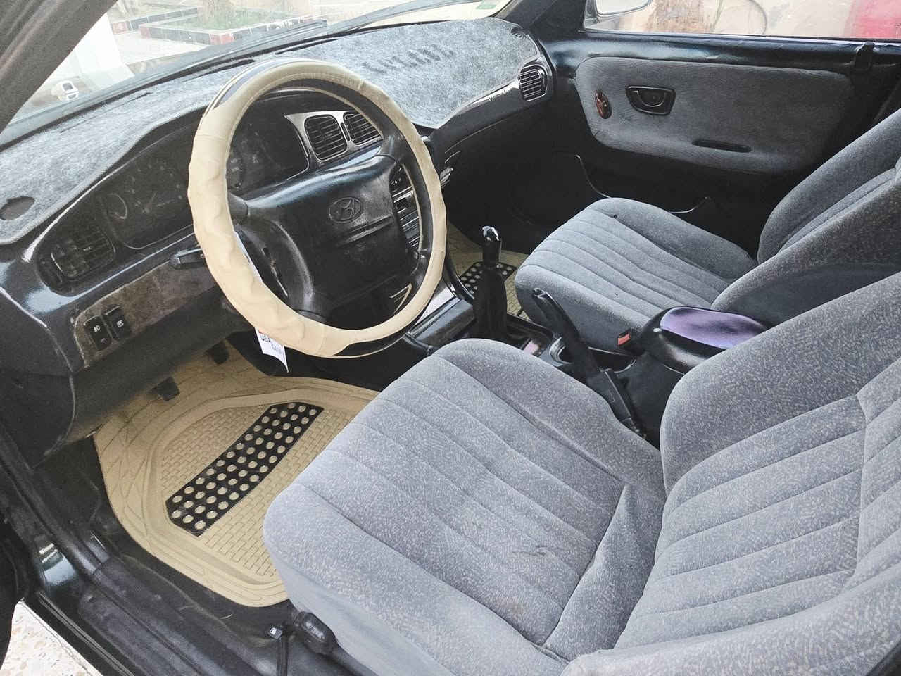 سوناتا موديل 97 كير عادي مكينه مفتوح مصبوغه صبغ درجه اولى للجماليه صدر خلفي أمامي جديد تدفئه وتبريد ثلج كهربائيات كلهه ع وضع شركه جطل مابيهه اربع جامات تشتغل سياره كلش نضيفه سياره متعوب عليهه وبالعافيه ع ياخذهه مال جني السعر52 مكاني ديالى الغالبيه للتفاصيل *********** سيد حيدر.
