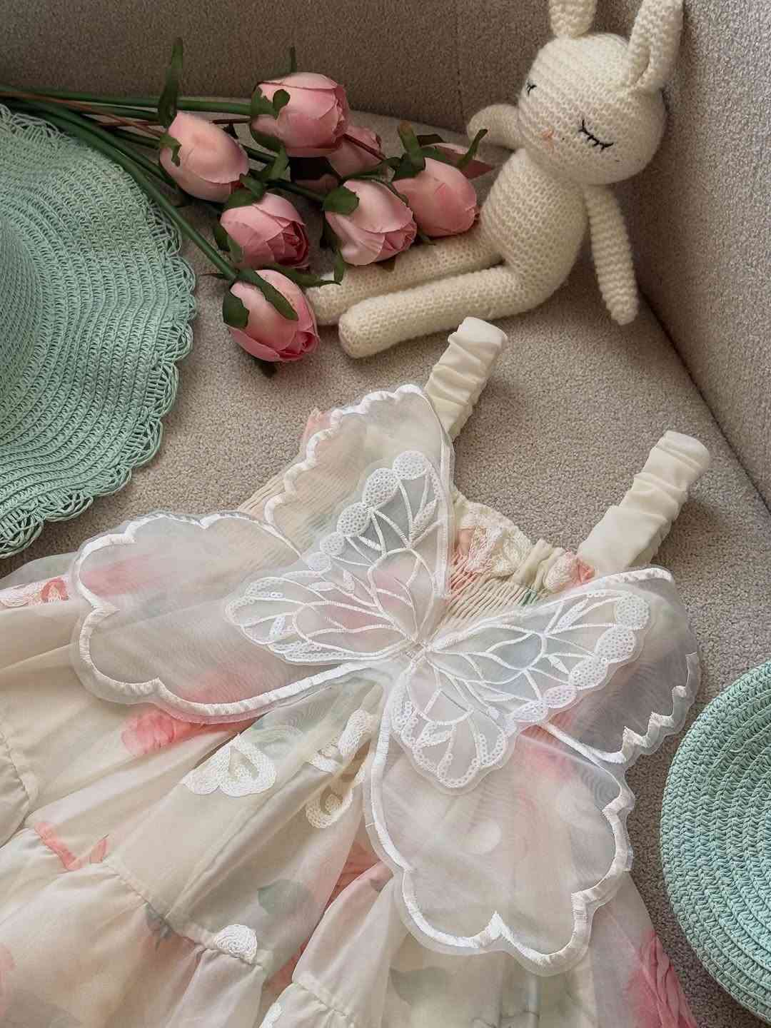 ⁨	من الكولكشن بناتي 🎀
فستان بناتي بتفاصيل فراشة ناعمة ولمسات انيقة 🦋🤍
متوفر بلونين 💖🤍

• المقاسات: 11 شهر - 4 سنوات
• السعر: 16,000 د.ع 

• قبعة + جنطة
• السعر : 12,000 د.ع
#اكسبلور_فولو #ترند #فراشة #اكسبلور⁩


**إذا كنت صاحب هذا الإعلان وتريد حذفه لأي سبب، رجاءا أرسل رسالة إلى الدعم الفني**