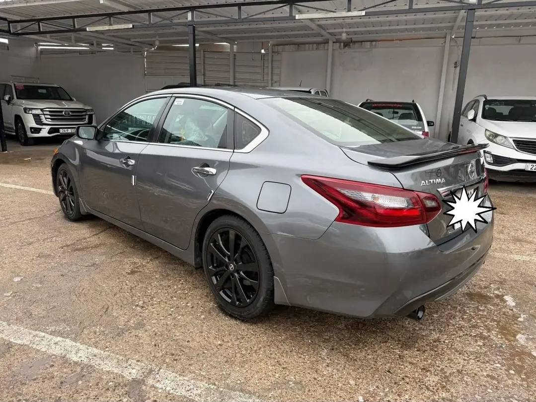 السلام عليكم
نيسان التيما  2017 فئة SR
محرك وكير كفالة
فول عدا سلايت 
مواصفات 
فول تحكمات استيرن
تحكم كير سبورت عن طريق شفتات الستيرن
مثبت سرعة
مانع انزلاق 
بصمه ابواب وصندوق 
تشغيل عن بعد
يدات نيكل
كشنات كهرباء 
دبل كزوز 
حجر بيئة
شاشة وكامرة خلفية 
بقيه مواصفات SR  المعروفة

ماشية 90 الف مايل 
محرك  2,5 المرغوب يعني 4 سلندر
ضرر امريكا فقط جاملغ ومبدل بنفس اللون
يعني السيارة بدون صبغ 
 السعر 123


**إذا كنت صاحب هذا الإعلان وتريد حذفه لأي سبب، رجاءا أرسل رسالة إلى الدعم الفني**