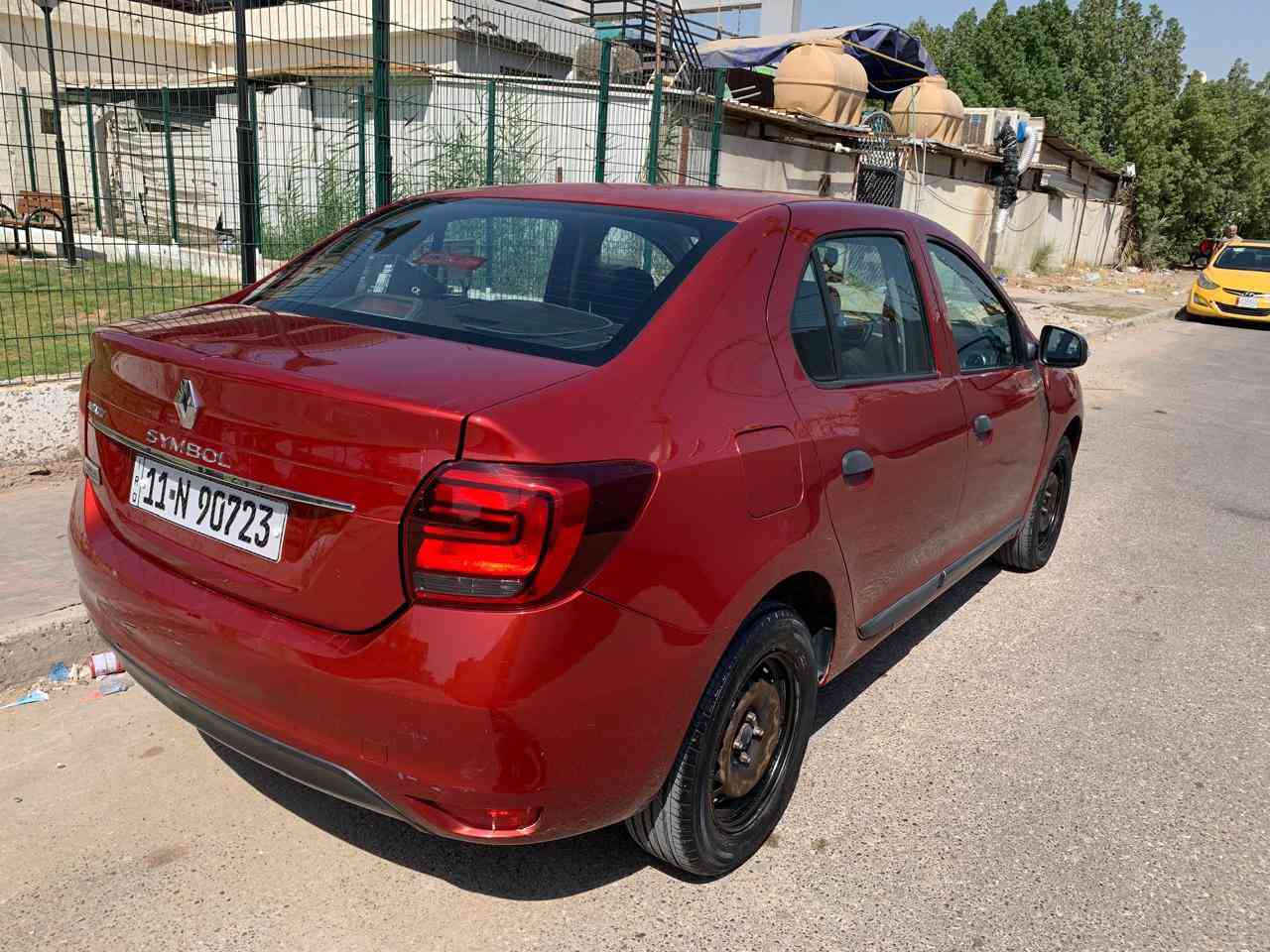 رينو سيمبول للبيع موديل ٢٠٢٠
محرك ١.٦ مبدل لوكان 

ماشية ٢١٠،٠٠٠ 

السيارة ما ناقصها غير منظومة تدفئة.

بيها قطعتين حار "البنيد و باب الراكب و صغار كلش يعني على كد رصعات و تعدلن" و قطعتين بارد "جاملغ جهة الراكب و جوه الصندوق بسبب حفرة".

السعر ٦٥ و بيها مجال للشراي.

المكان بغداد حي الجامعة.
للتواصل على الرقم التالي: ***********
