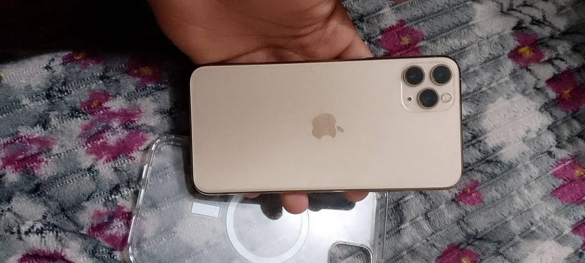 11 برو ماكس للبيع مبدل شاشه وبطاريه شاشه اصليه مال تفصيخ 3 خيارات وبطاريه اصليه 100 ذاكره 256 تك شريحه فيس إيدي شغال جهاز حلو مرتب  

للتواصل ***********
