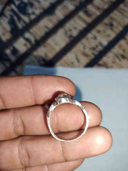 السلام عليكم سوار فضه مع 4 خرز كهرب وزن الكلي 12 غرام زوعه انتيكه قديمه جدا كاع النباعي مكاني بغداد مدينه الصدر *********** يتوفر توصيل الشراي يتفضل خاص
