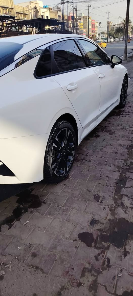 السلام عليكم
كي فايف وارد امريكي  موديل 23 فول مواصفات عدا الفتحة جاهزة من كلشي السيارة ماشية 23 الف  محرك 1600 تيربو معروضة (ب170$) مكان السيارة بغداد 
الاستفسار ع***********
