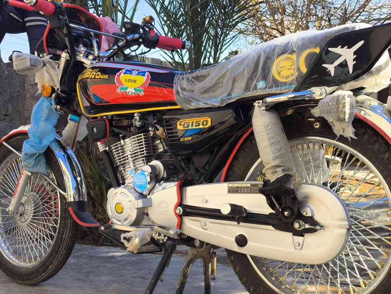 السلام عليكم .دراجه للبيع
موديل 2025 
5گير
صار شهر ونص من شاده بعده صفر 
سويج عدد 2 كهربائيات كامله 
اوراق موجوده 
كامل مكمل 
السعر 900
خاص موجود رقم ***********💥🧡
