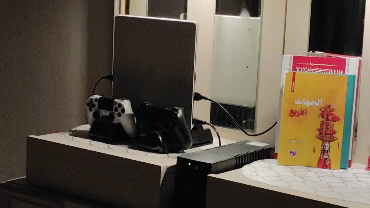 بلي 4 سلم مهكر  نسخة يابانية جديد لوك ستيكر نظافة 100% شرط برغي ما مفتوح مع ups جديد ما مستعمل  حجم 850 وقاعدة مراوح وشحن +جوستك اصلي عدد 2 و الشاشة هم معروضة للبيع سمارت نظام اندرويد شركة باناسونك برامجها كاملة حتة سينمانا مثبتة عليها اليحب يتفضل عالخاص او على الرقم *********** (ملاحظة) ما عندي توصيل التوصيل على المشتري
