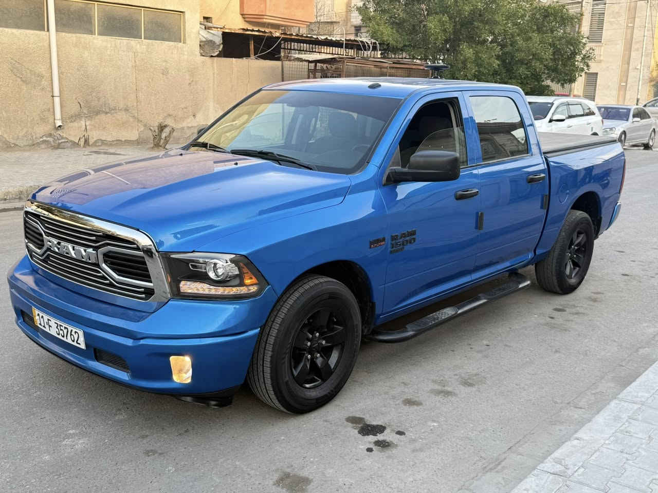 دوج رام 1500 موديل 2022 كلاسك / بيع او مراوس 
باب طويل و بدي قصر . محرك 8 سلندر 
ماشيه 55 مايل :: سياره كفاله عامه فقط بارد . 
حادث دعاميه امامي صور الضرر مرفقه 
رقم بغداد بأسمنه / سياره جاهزه وكامله 
من الطول للطول ع وضع الشركة 
تخم تاير حداده تبريد تحكمات وغيرها 
السعر / 240 وبيها مجال 
هاتف /  *********** 
العنوان / البصره . معرض الرافدين القبله  
.
.
