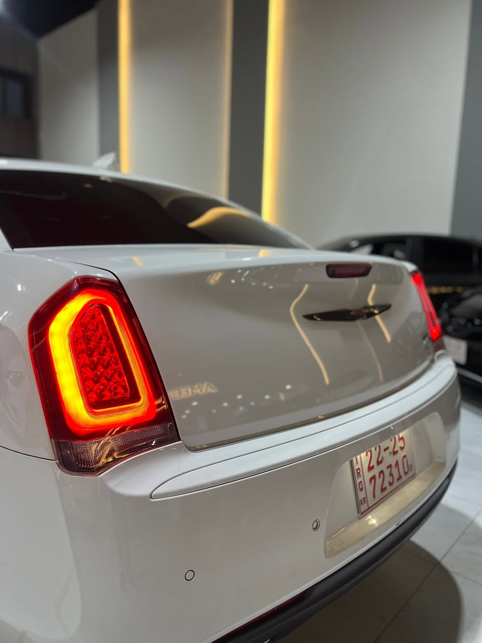 كرايسلر اوباما 300C
الموديل 2023 . ( امريكي ) 
العداد : 32 ml ماشيه 
المحرك : V6 . 3.6L .
(السياره واحد قطع بي كلير امريكي بدون دواخل بدون ارباك)
( شرط حته دعاميات كفاله عااامه )
فول الفول 1/1
المواصفات :
* پانوراما
*داخل جلد اسود طبيعي
* مصابيح امامية زنون مع LED .
* ويل قياس 20 أنج .
* حساسات خلفية .
* بردة خلفية كهربائية.
* شاشه كبيرة مع نظام ملاحة نفكيشن GPS .
* سستم صوت الپاين مع سماعات بريميوم .
* مقصورة الركاب من الجلد الفاخر .
* مقاعد أمامية كهربائية عدد 2 ..
* مقاعد أمامية وتدفئة .
* مقاعد خلفية تدفئة .
* تشغيل عن بعد .
* ستيرن كهربائي .
* تدفئة ستيرن .
* محدد سرعة .
* تلفون بلوتوث .
* كاميرا خلفية .
* مرايا متحسسة للاضاءة العالية .
* كير شفتر بالستيرن .
* دخول ذكي (بصمة) .
السعر 300 دولار امريكي 
مكان محافضة دهوك📍
☎️***********
