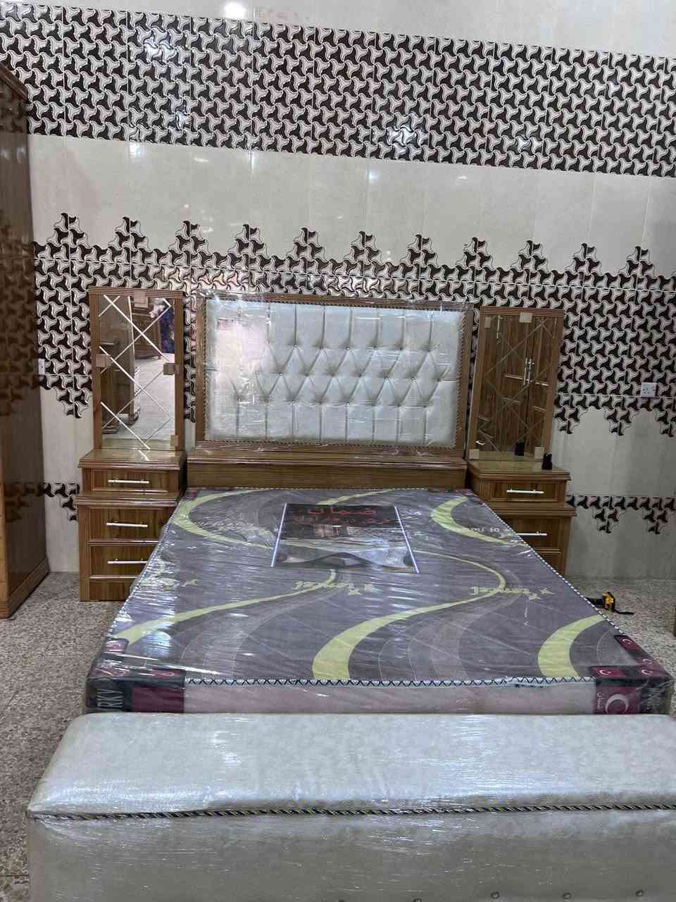 #قسط_غرفتك_براحتك
✔️ ويانا مدة التقسيط سنة و نص بدون مقدمة 
✔️ لحاملي ماستر كارد الرافدين من الموظفين و المنتسبين و المتقاعدين
✔️ يوجد فصال حسب الطلب
✔️ يمكنكم استبدال غرفكم القديمة بغرفة جديدة وتقسيط الفرق
✔️ غرف نوم باحدث الموديلات من خشب الصاج
📌العنوان : الموصل / الجانب الأيمن / الصناعة القديمة / اليابسات
📱اسياسيل : *********** (يوجد واتساب)
📱 كورك : *********** (يوجد واتساب
