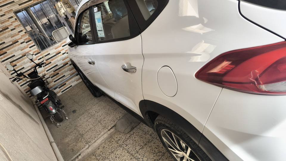 السلام عليكم توكسان 2016السياره ماشيه 85 الف سياره حلوه مامتعوبه كلين بارد بل باب الخلفي فقط السونار موجود بل صور متواجد واتساب فقط *********** مكاني كركوك
