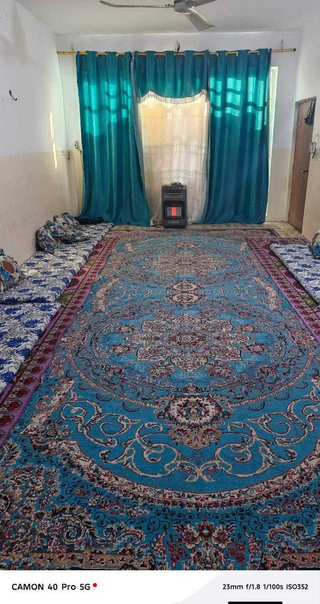 ♦️ أعلان رقم (62): #دار_للبيع 
🔸 منطقة/ الرحمة بال4000 بالقرب من مدرسة النمارق 
🔸 مساحة/ 240 متر 
🔸 صنف العقار/ طابو ملك صرف 
🔸يتكون/ طابقين 
🔹 الطابق الاول/ يحتوي على غرفتين نوم وصاله ومطبخ وصحيات واستقبال وصحيات 
🔹 الطابق الثاني/ يحتوي على غرفتين نوم وصاله 
🔹 ملاحظة/ الطابق الثاني السگف نصه مسگف سندويچ 
🔸 السعر/ 130 وبي مجال 
للاستفسار اكثر على هذا الرقم 
***********
