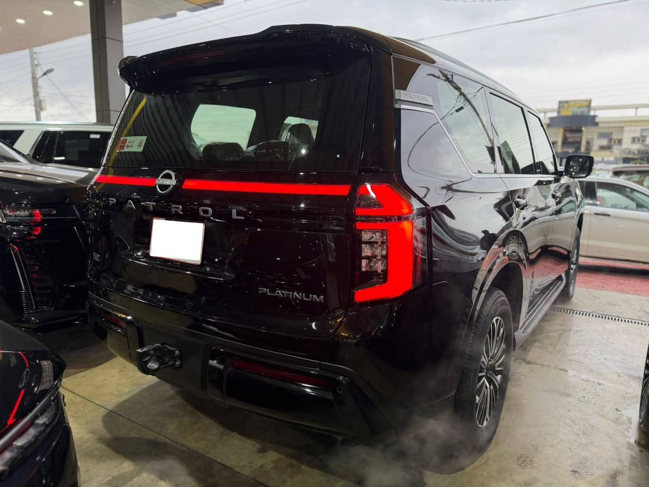 نيسان باترول بلاتينيوم 2025  فول مواصفات 1/1 700 كم صفر محرك 6 سلندر تنفس طبيعي 38 لتر ضمان حقيقي 3 سنوات 

💎 ســعــر ✅ ::  الــرد تلقائي📮

 المواصفات
كشنات مساج 
داتاشو
دفع رباعي ذكي 
مع تحكم كامل 
بالطرق الوعرة
شاشتان كبيرتان 
مع نظام ملاحةApple CarPlay و Android Auto
مقاعد جلد 
فاخرة مع تبريد وتسخين
رادار تنبيه مسار وكاميرات 360 درجة
حساس فتح الصندوق بالقدم
تصميم رسمي تو كلر من الوكالة بعدة تشكيلات
خزان وقود كبير مناسب للرحلات الطويلة

رقم صاحب السيارة 
***********
