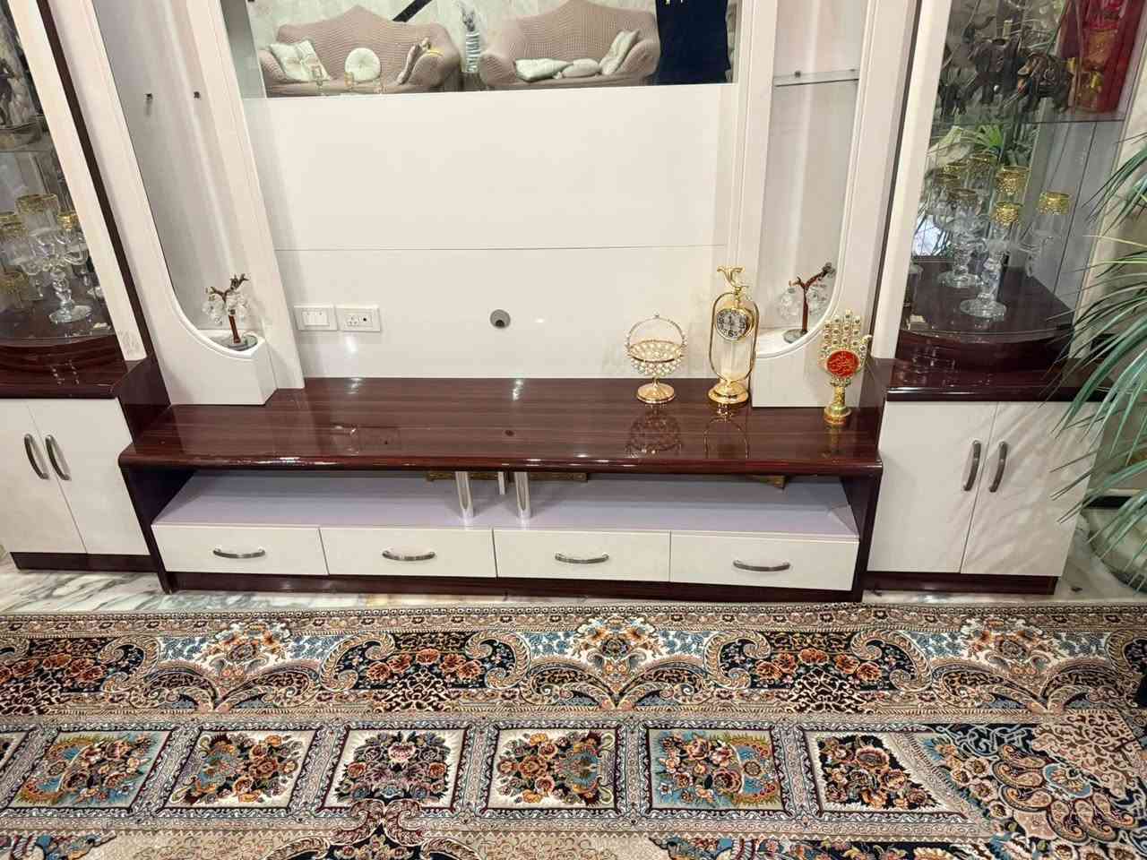 معرض (بوفيه)  مستعمله  استعمال قليل الشراي يتواصل واتساب ***********
