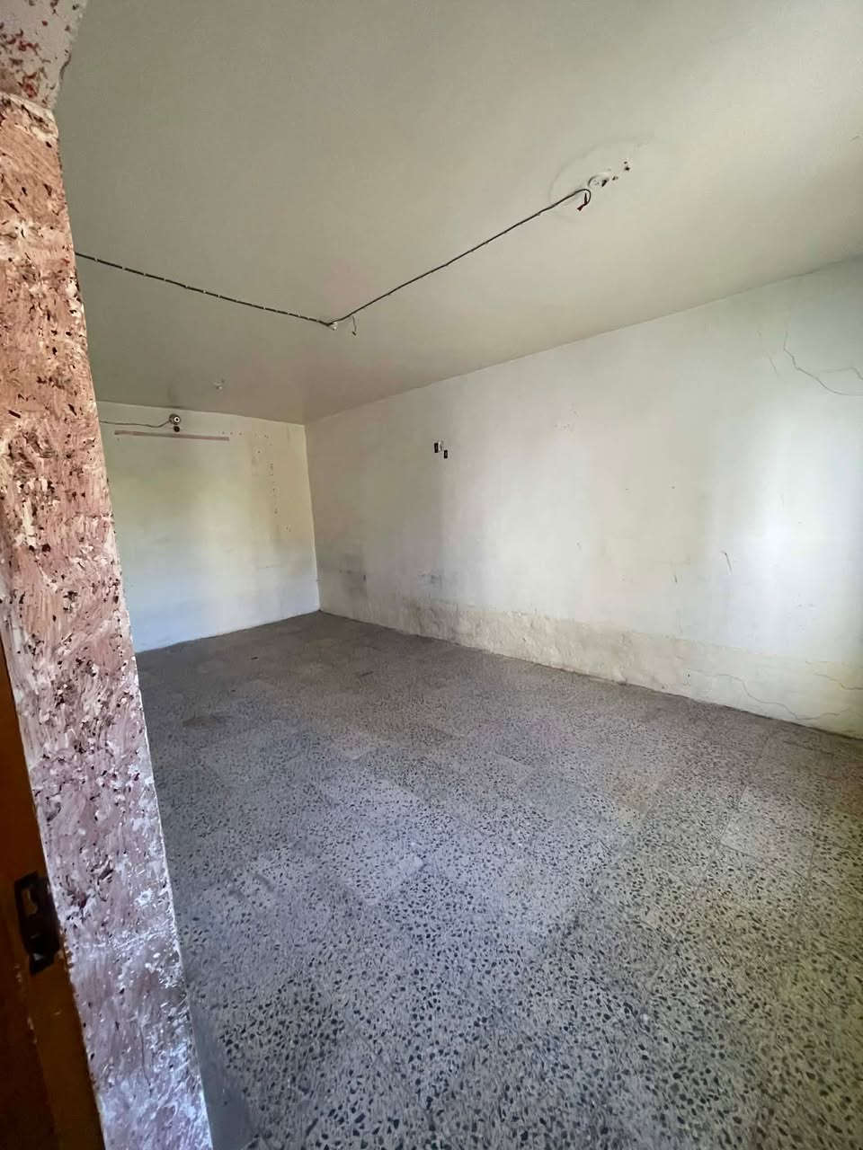 سلام عليكم دار للبيع مساحه. 250متر طابو صرف
الموقع كربلاء حي العسكري. مقابيل حديقه السجاد
يحتوي على استقبال 4 غرف
صب كونكريت 
الواجه10
النزال25
مع شقه خارجيه  
كافه الخدمات
***********
***********
