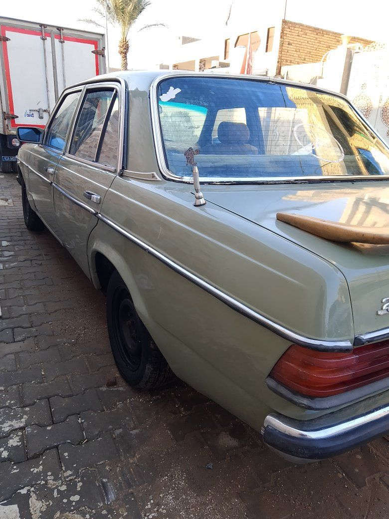 سلام عليكم /سياره مارسدس للبيع مصبوغه صبغ عام جماليه سياره نظافتها 70بالميه سياره كما موضح بالصورة كير ومحرك خير من الله حداديه زينه تخم تاير جديد السعر 35وبيه مجال حگ الجيه اخوكم وخادمكم موجود على الفيس وهذا رقمي ***********
