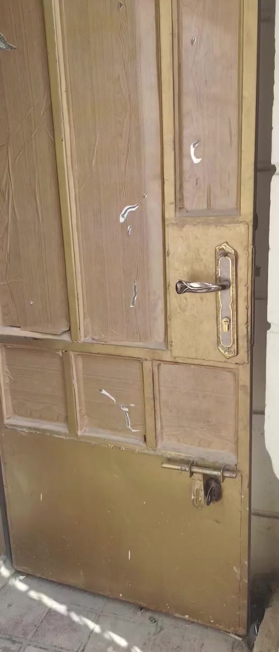 من رخصت صاحب الكروب بيت لايجار طابق ثاني غرفه وصاله واستقبال وخدمات بلديات حي التراث الزراعي ضياء الحلفي *********** سعر 350الف
