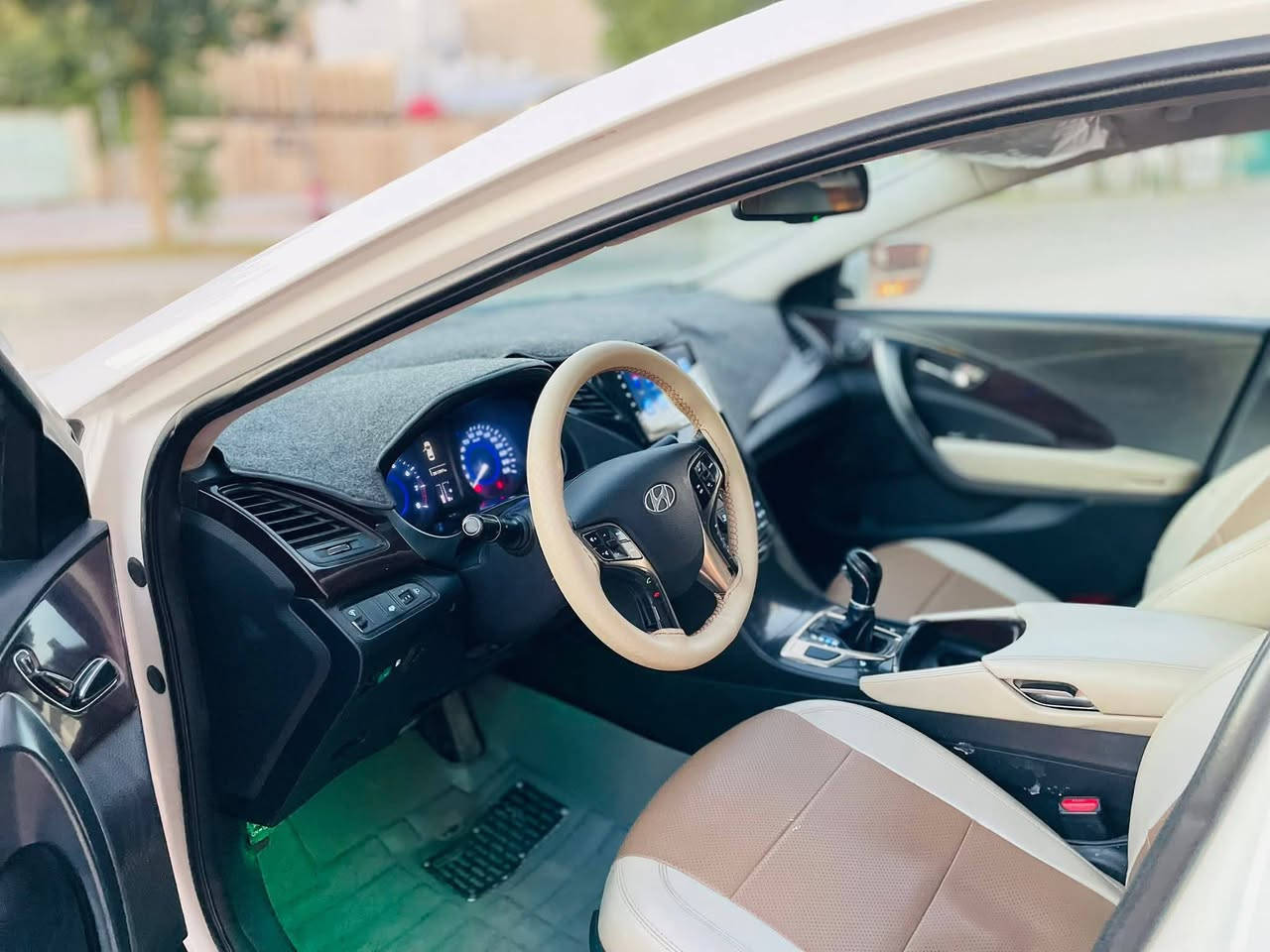 السلام عليكم ازيراه موديل 2013 خليجي. 6مكينة 3500 بية جاملغ   بيه مكانات صبغ ابيع حزام  رقم اربيل دولي تحويل او وكاله سيارة فول مواصفات ما عده بنرما حساس خلفي تحكم ستيرن كامره كشنات جلد  جاهزه سياره من كلشيي
مكان سيارة كربلاء المقدسة طريق نجف كربلاء عمود840
السعر 115 بيه مجال
 اتصل رقم ‏‪0782 646 3548‬‏
الرجاء مكلف بلنشر اتصل وتدلل
