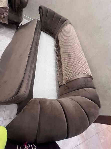 تخم قنفات تركي درجة أولى (نيو كلاسك) استخدام اقل السنة 8 مقاعد مع بردات خياطة درجة أولى.. السعر مليون و750 الف
العنوان / بغداد
***********
