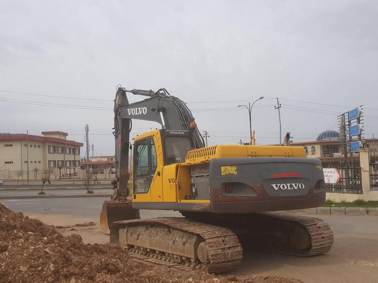 حفاره ڤالڤؤ بؤ فرؤشتن للبيع حجم 240 موديل 2005
رقمو سناويه زؤر خوينه همو گيني بشرته 
رقم تليفون ***********
