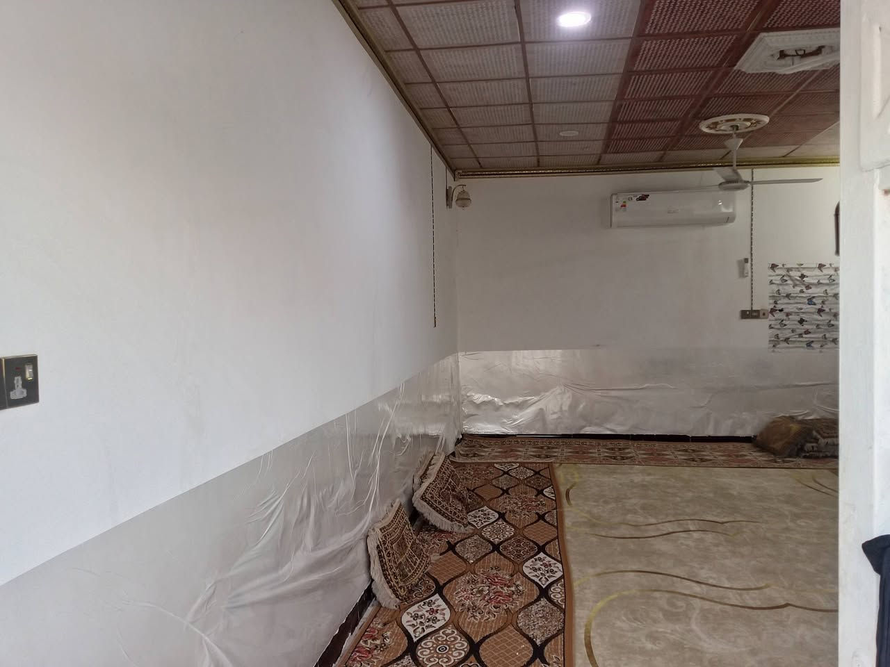 بيت للبيع طابو زراعي 250متر غرفتين +مطبخ +مضيف طول 8وعرض 4ونص +حمام خارجي وداخلي منطقه أبو صريفه خلف جمله العزوز مسافه400متر شارعها 7متر سبيس  ماي ماينكطع بيها +محوله كهرباء السعر 40وبيه مجال للتواصل *********** موجود واتساب
