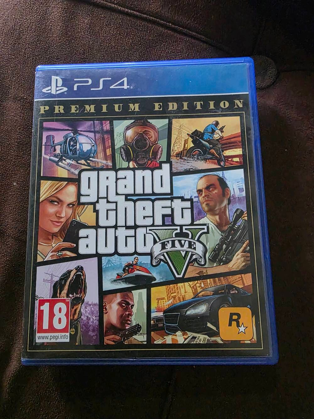 بلي فور سلم مفتوح لغرض التنظيف فقط 
السعر ٢٣٥ الف وبي مجال 
بلي ويا يده واحده الاصليه 
وقراص درايفر واكراش