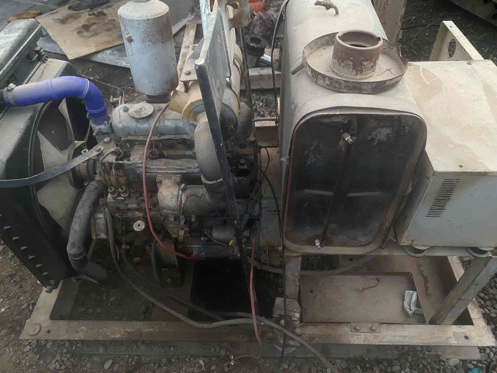 السلام عليكم مجموعة مولدات مولد بيركنز كاتم 100 كيفي ومولد بيركنز 45 كيفي  ومولد مسبوشي للبيع مكانهم رمادي كلهن شغالات لا تنقيص لا تبخير بلادي 
***********
