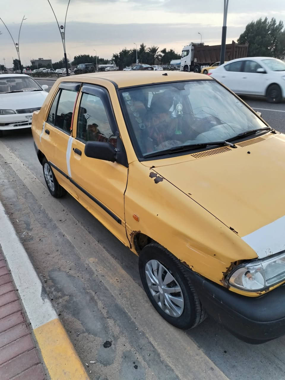 سلام عليكم سايبه للبيع موديل ٢٠١٥ سنويه لل 2027مكينه بدايه تيخير راعي موجود تبريد شغال العنوان العنوان زبير***********
