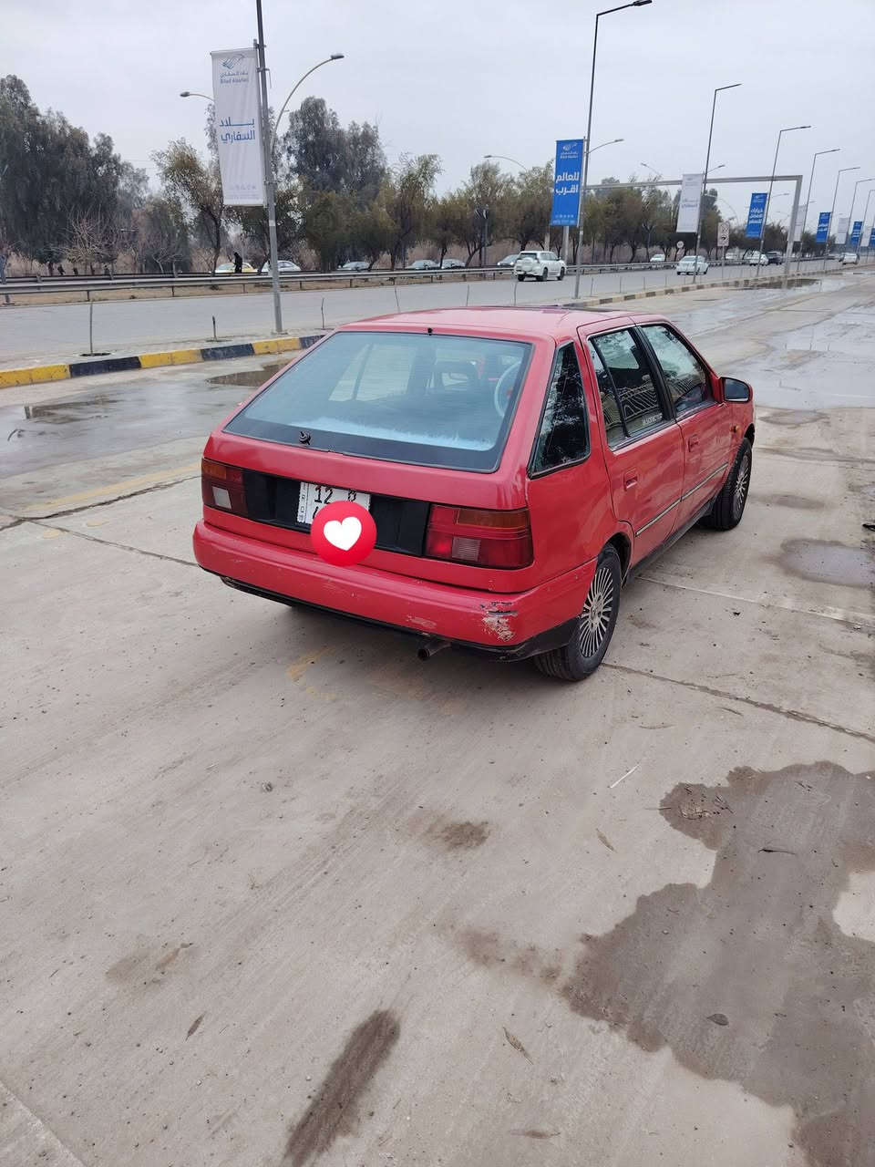 هونداي
رقم انكليزي بأسمي اني الشرعي
بدون ضرر بدون خيسان سياره جاهزه
محرك بروتون اصلي من الشركه بس بي نفخ
سلايت جامات كهرب گيجات كلها شغاله
كابون بانزين 
سعرها 26 وبيها مجال 

***********
***********
