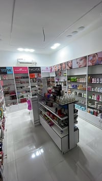 كوزمتك متكامل للبيع مثل ماموضح بالصور  تفاصيل اكثر   07709805373