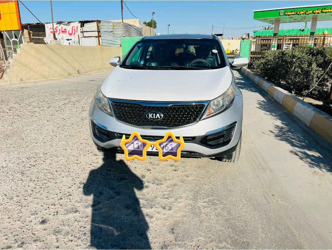 سلام عليكم للبيع مستعجل سبورتج موديل 2016 امريكي حادث جاملق امامي السايق وباب الخلفي وجالمق الخلفي فقط موصفات نص فول السياره نضيفه وخير من الله السعر 130 وبيه مجال الاستفسار ***********
