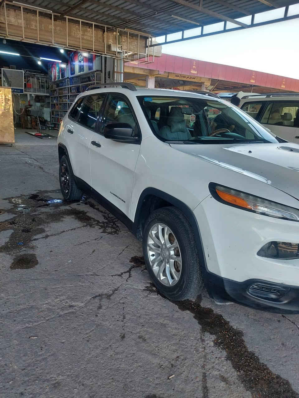 السلام عليكم جيب بزون مريكي موديل 2015 
مكينه 2400
سياره جاهزه وارد امريكي
رقم بغداد سنويه 28
السعر 120 وبيها مجال السونار مرفق مع الصور  مكاني العماره ميسان***********
