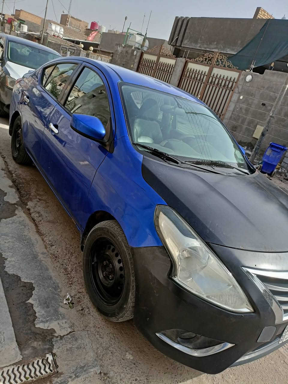 سلام عليكم نيسان فيرسا موديل 2015 فيرسا حادث بس لبنيد بدون دواخل مكينه وكير ستندر تخم تاير خير من الله سياره جاهزه تبريد ثلج سياره حلون مال جناي سعر 83 وبيه مجال للشراي مكان البصره لاستفسار ***********
