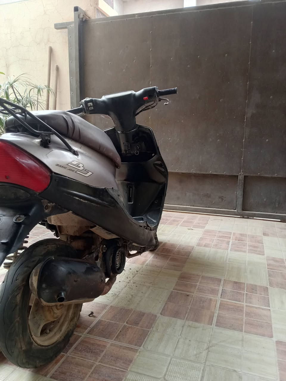 السلام عليكم دراجه بيجي 9 زروف كامله مكمله كهربائياته كلها شغاله فقط كابريتر تخربط الدراجه حيل نضيفه السعر 200 وبي مجال لشراي مكاني تكريت التوحيد لستفسار رقمي ***********
