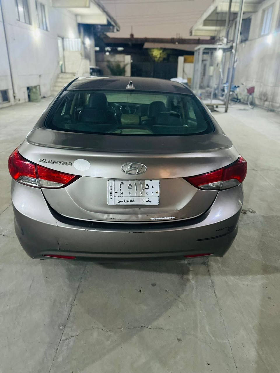 السلام وعليكم الانترا ٢٠١٢ وراد امريكي كلين بدون حادث سليمه من غرق وسرقه بيه حادث فقط بلعراق والسونار موجود تصليح بقبق الجنطه وبلباب مال صدر سياره كير مكينه مكفولات السياره ليبل واحد مكينه ١٨٠٠ دوش رقم بغداد باسمنه شرط التحويل مكان بغداد الشعب ***********
