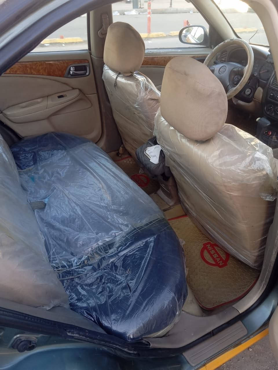 السلام عليكم سيارة نيسان سنترا 2005
السيارة جاهزة بس بيها نقص باور ستيرن 
بيه طخه بجاملغ الخلفي جه السائق
السعر 45 ورقة تحويل ثاني يوم
العنوان دورة بس اتصال على الرقم
0772 539 2055
