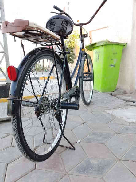 سلام عليكم بايسكل للبيع حجم 26 بالة كلشي ما عوزهة كامل مديل 16 سعر 80 وبي مجال مكان  كوت حي الجهاد ***********
