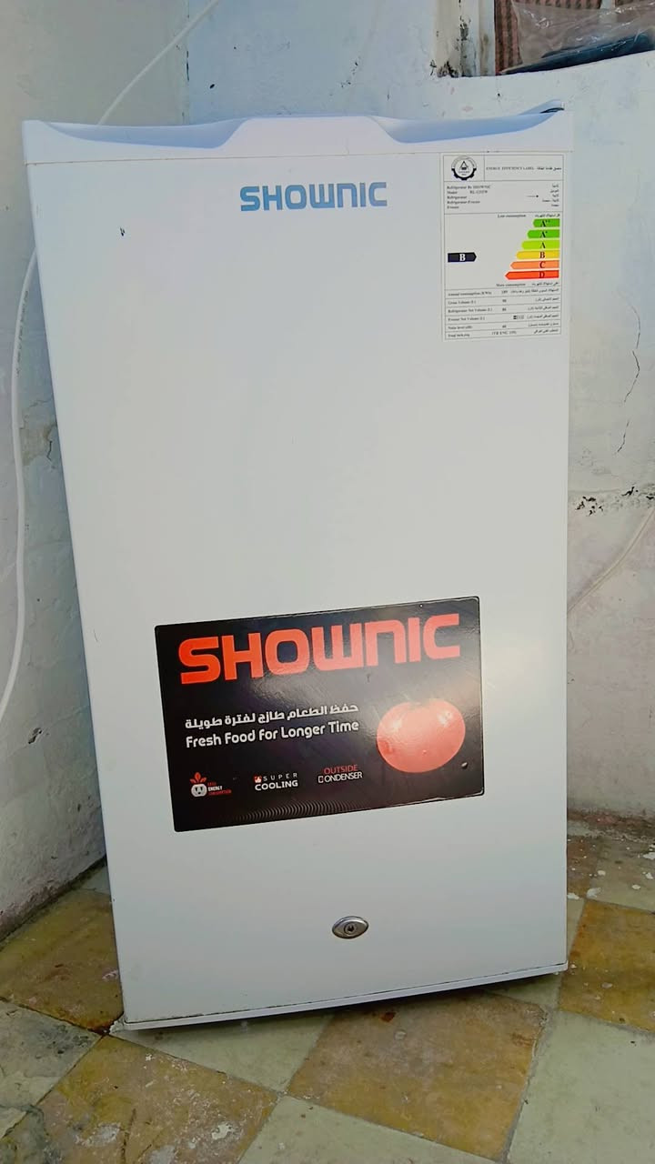 ثلاجه للبيع السعر ٨٠ الف جديده استعمال شهر 
بغداد شارع فلسطين
***********
