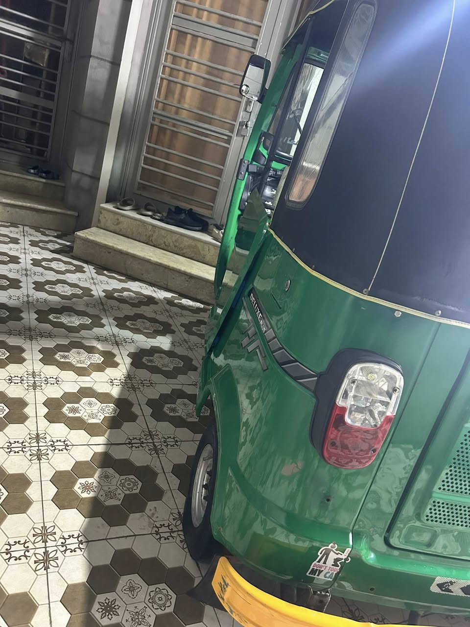 السلام عليكم TVS رقم وسنويه بغداد تحويل مباشر شوكت ميعجبك احول مكفوله من الضربه والصبغ مبدل بيها فقط بستم الباقي كفاله تجي تفحص وتقتنع وتاخذها مدوشمه وجاهزه كبل للشارع السعر 7,250 سبعه وربع وبيها مجال الشراي يتصل 
واتساب ***********
مكاني بغداد المحموديه
