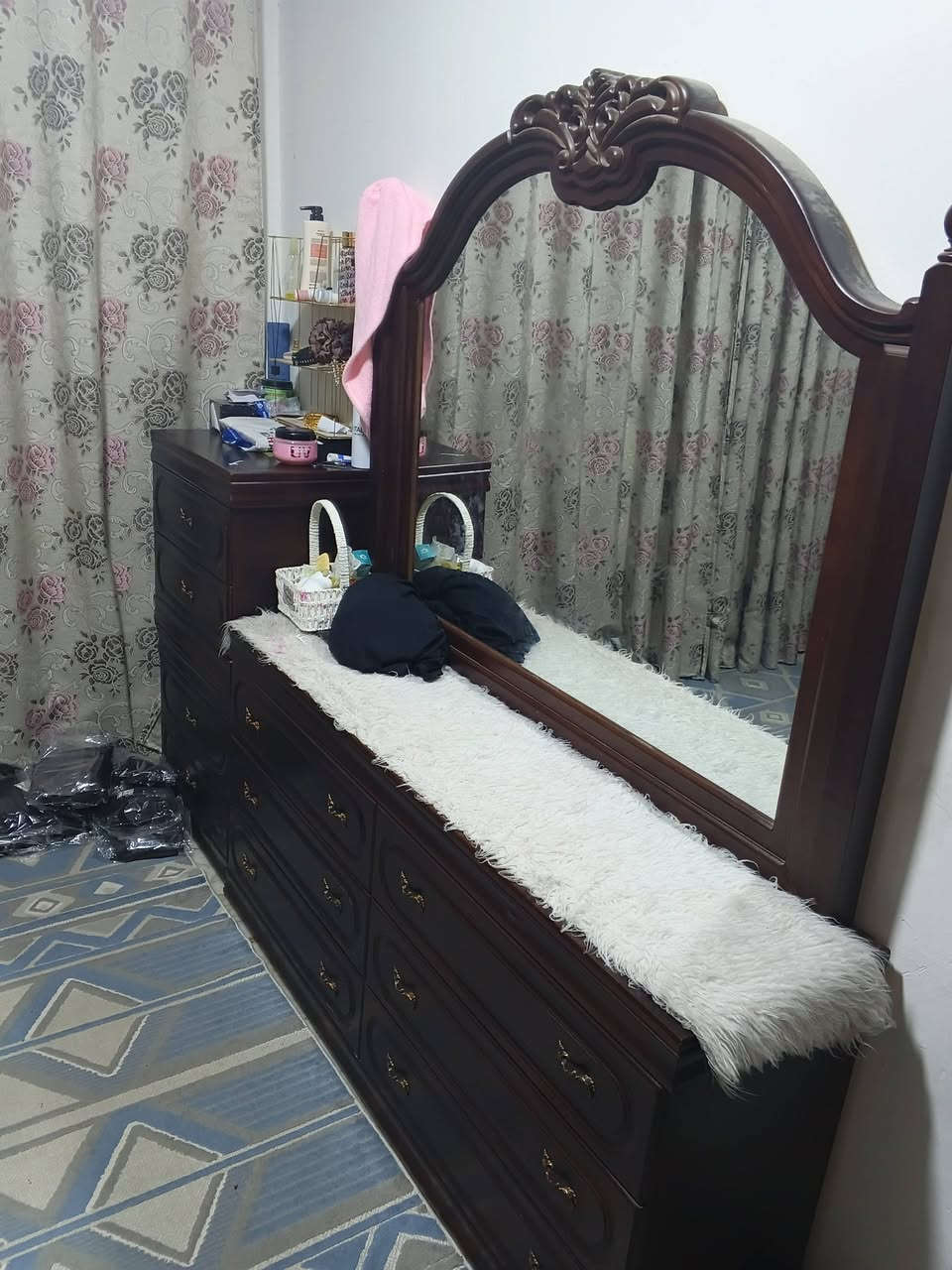 غرفتين صاج نجاره عراقيه للبيع مستعمل
الغرفه الاولى 

جربايه نفرين و كنتور ست

ابواب مع ملحقاته

الغرفه الثانيه 

ثلاث جربايات ام النفر

مع كنتور اربع ابواب
وملحقاته 

سعر الغرفتين معا مليونين و نصف
مكاني بابل

الرقم***********
