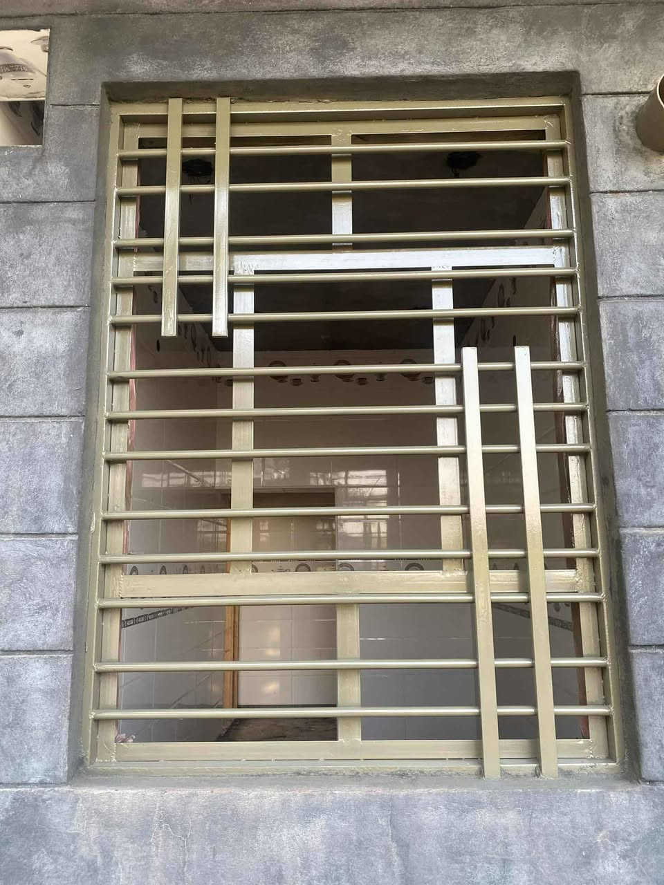 صباغ ابواب وشبابيك بأسعار مناسبه ***********
